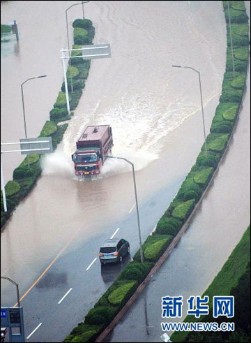 暴雨襲揚(yáng)州（組圖）