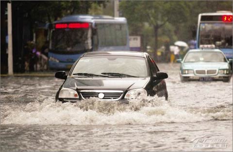 強降水固守長江中下游 出行遭遇暴雨怎么辦？