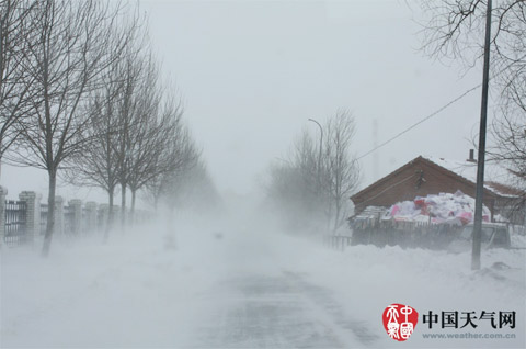 東北風雪交加 華南持續(xù)陰雨