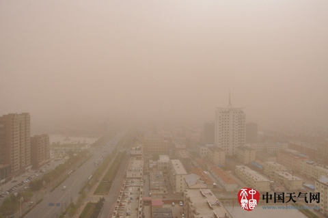 江南華南迎較強降雨 內蒙古等地沙塵持續(xù)