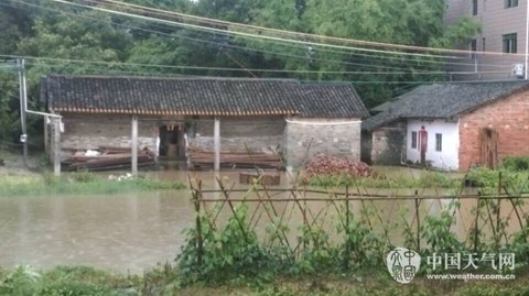 南方4省市遭遇暴雨 華北降溫【6-8℃】