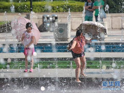 中東部開啟悶熱模式 上海最低氣溫30.7℃