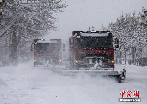 新疆強降雪持續(xù) 明起中東部迎雨雪降溫