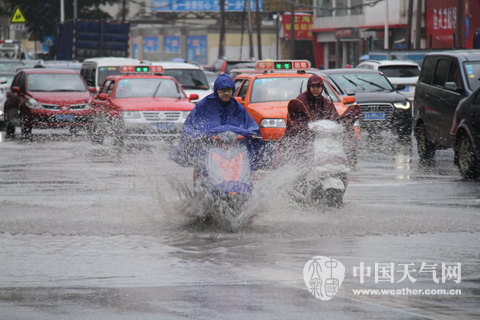 廣東廣西局地大雨 南京合肥迎新年首場(chǎng)雪